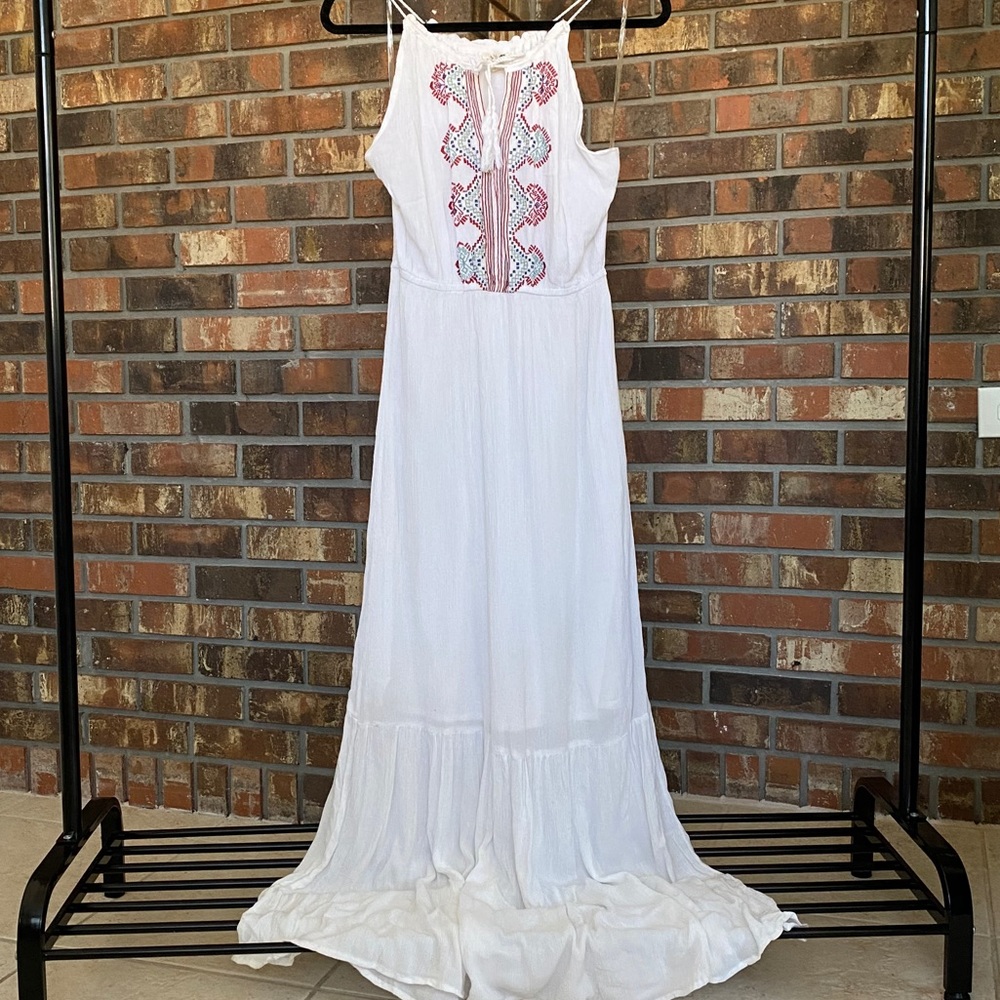 5/$20 Pleated white maxi dress